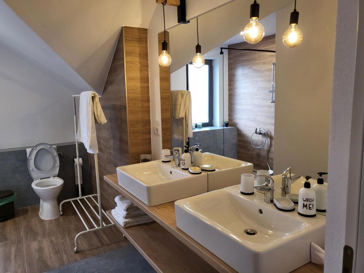 Eco Familia Hotel Pojoga Luaran gambar