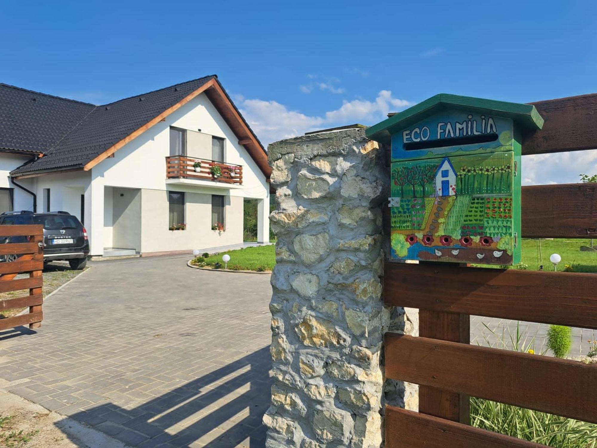 Eco Familia Hotel Pojoga Luaran gambar